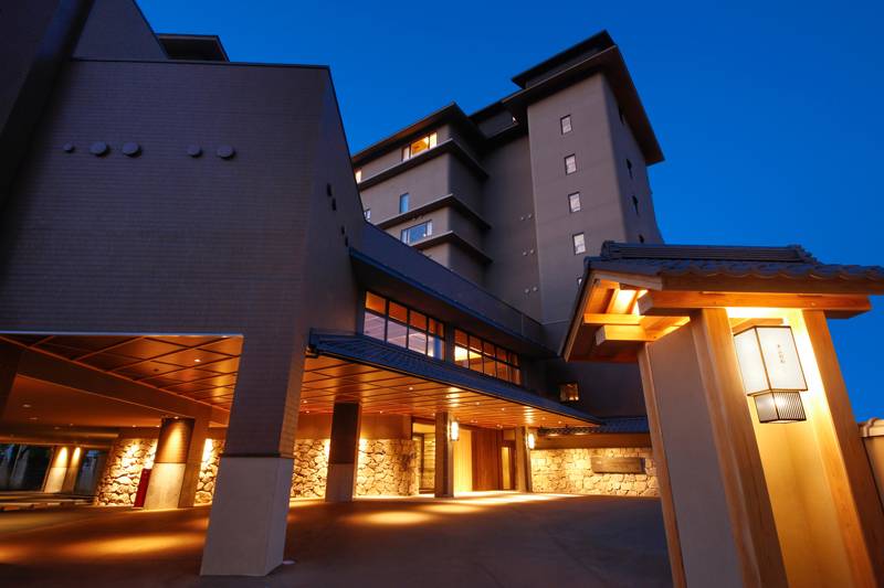 【5/15開始・2週間限定】夏休みの航空券付き旅行が5,000円OFF｜先着50枚